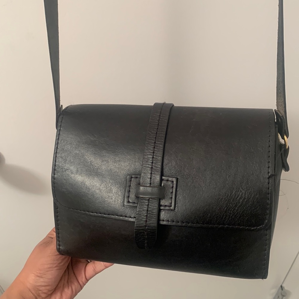 Minimalist Black Leather Crossbody Bag - Picture 1 of 5